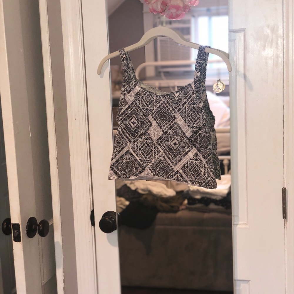 cute pattered black and white crop tank